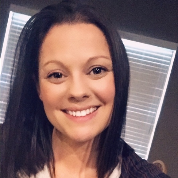 Profile Picture of Crystal Lirette (@clirette0118) on Poshmark