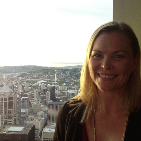 Profile Picture of Jennifer Egan (@celsitude) on Poshmark