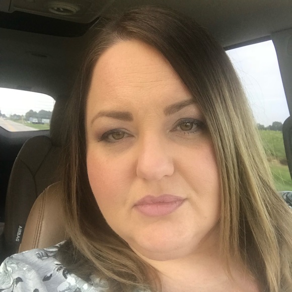 Kelley Yelvington - Poshmark Profile Picture of Kelley Yelvington (@k_yelvington) on Poshmark