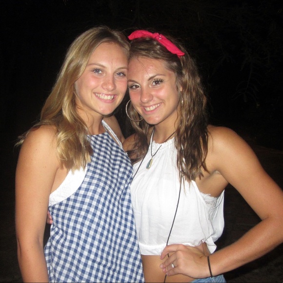 Profile Picture of Sydney Omtvedt (@sydomtvedt) on Poshmark