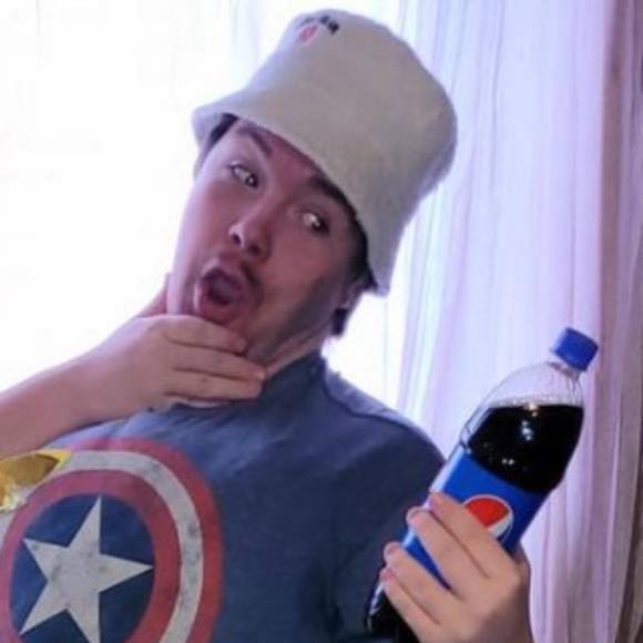 Profile Picture of Travis Becker (@travisbecker123) on Poshmark