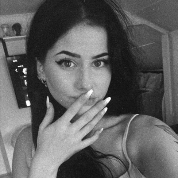 Profile Picture of Christine Sirois (@christinesirois) on Poshmark