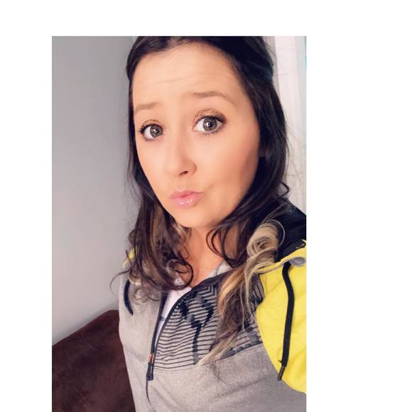 Profile Picture of Cassandra Vickery (@hailey_colby) on Poshmark