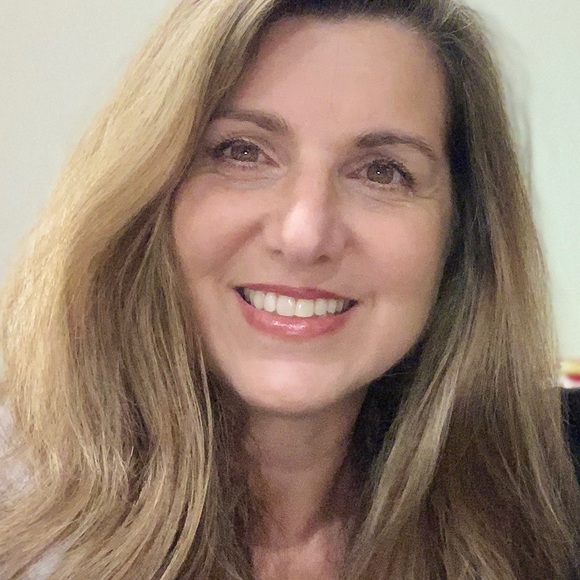 Profile Picture of Lori Klein (@loriklein8046) on Poshmark