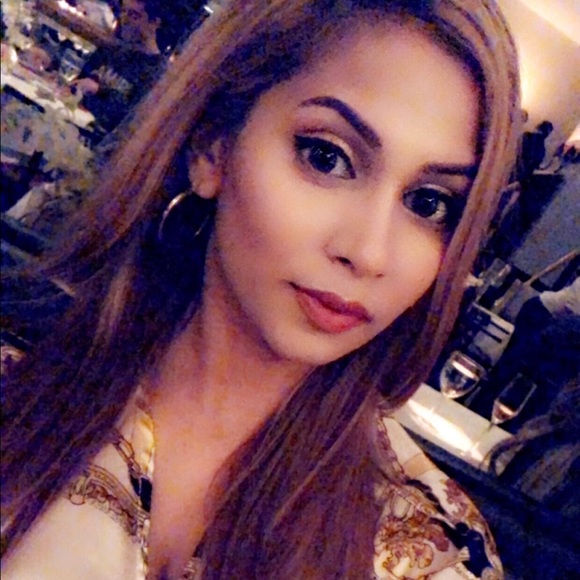 Amanda Misra - Poshmark Profile Picture of Amanda Misra (@amisra19) on Poshmark