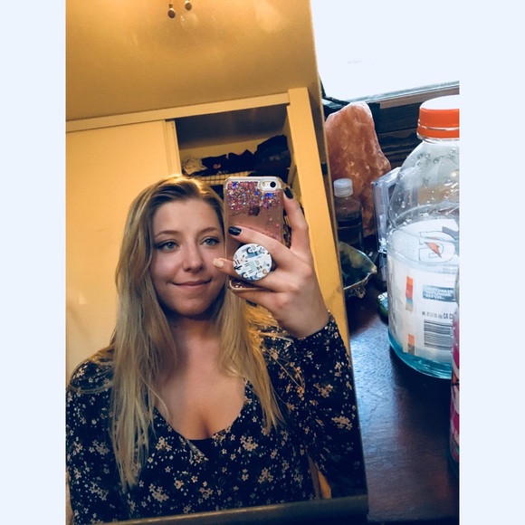 Profile Picture of Alexis Aiple (@laiple) on Poshmark