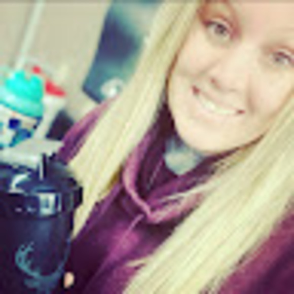 Profile Picture of Chelsey Nauss (@cdn_fit) on Poshmark