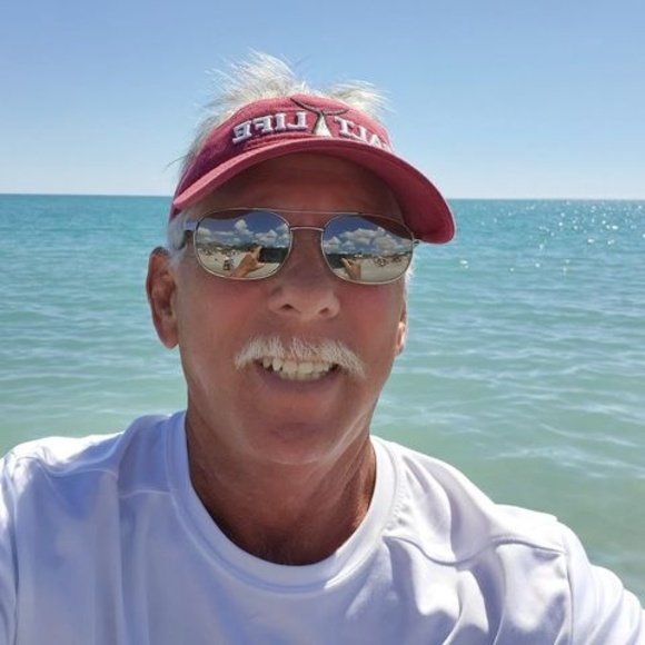 Profile Picture of Robert Dinger (@rbtdinger) on Poshmark