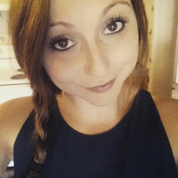 Profile Picture of Mira Stiverson (@missmirajlc) on Poshmark