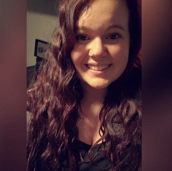 Profile Picture of Abby Nething (@abbynnething) on Poshmark