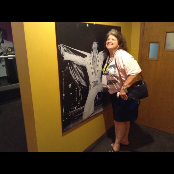 Profile Picture of Cindy Garriott (@iloveelvis) on Poshmark