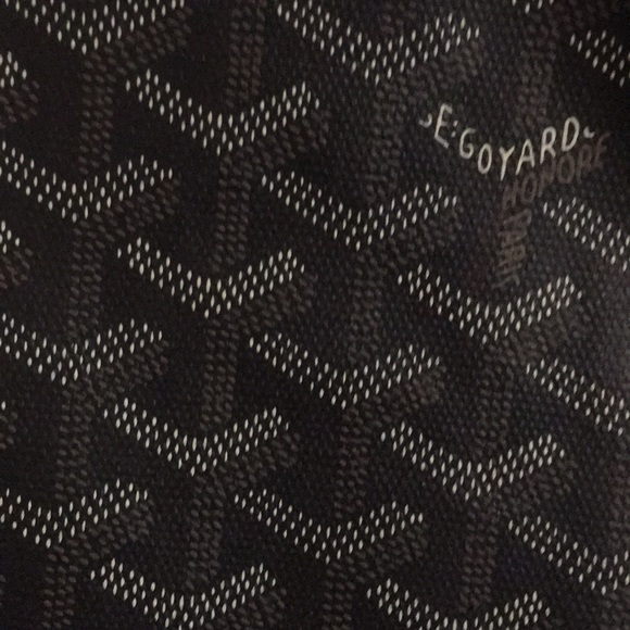 Profile Picture of Tess Stenzel (@stenzel1) on Poshmark