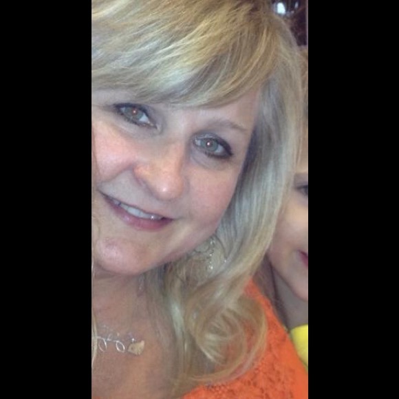 Profile Picture of Jennifer Petak (@jennifer2zo) on Poshmark