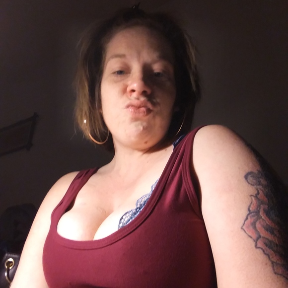 Profile Picture of Lorin Mancinelli (@lorinmancinelli) on Poshmark