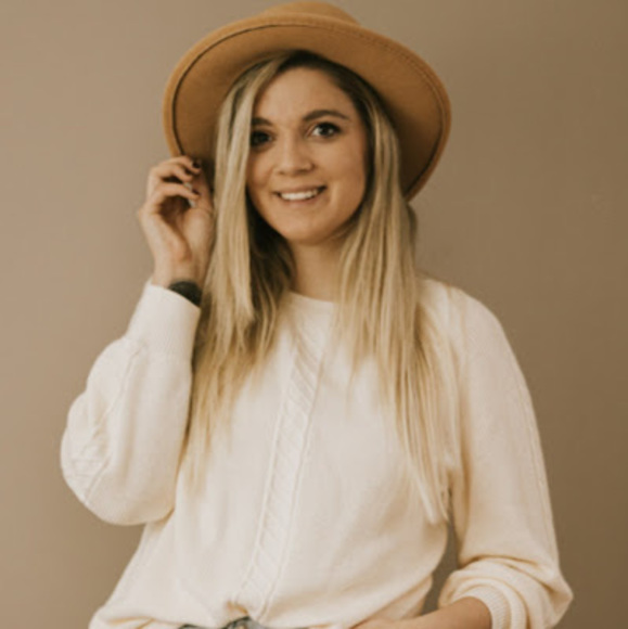 Profile Picture of Kelsey Hesek (@kelseyhesek) on Poshmark