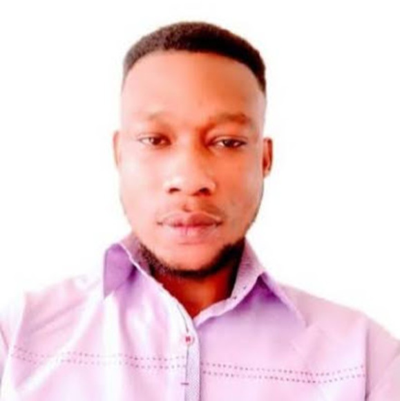 Profile Picture of Paul Owusu (@pauloffsite1) on Poshmark