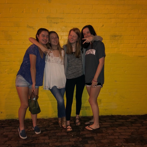 Profile Picture of Clare Savage (@clare_savage) on Poshmark