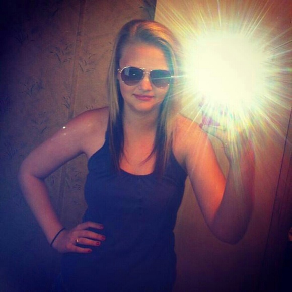 Profile Picture of Miranda Mccarthy (@mirandamccarthy) on Poshmark