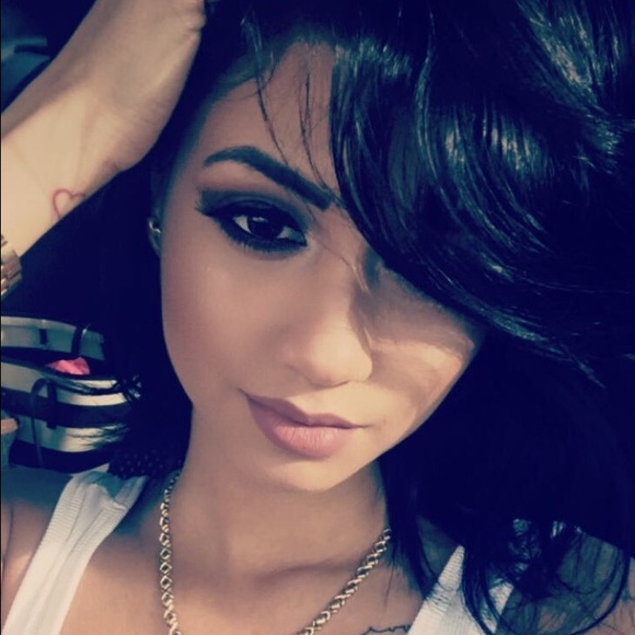 Profile Picture of Katherin Calejo (@nenita_58) on Poshmark