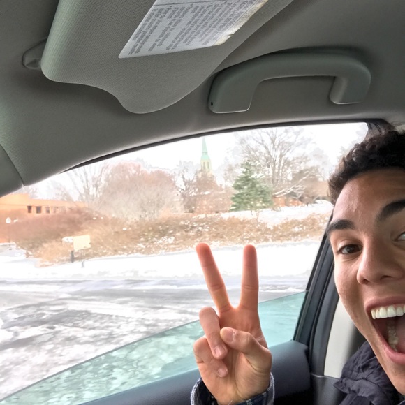 Profile Picture of Alex Knox (@alexknox) on Poshmark