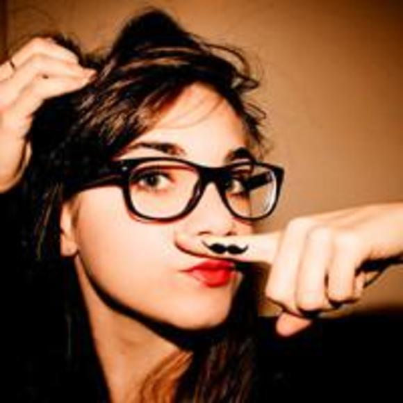 Profile Picture of Tamara Warren (@tamara_z2jrbfh) on Poshmark