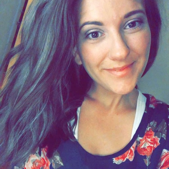 Profile Picture of Stephanie Van lieu (@stephvanlieu) on Poshmark