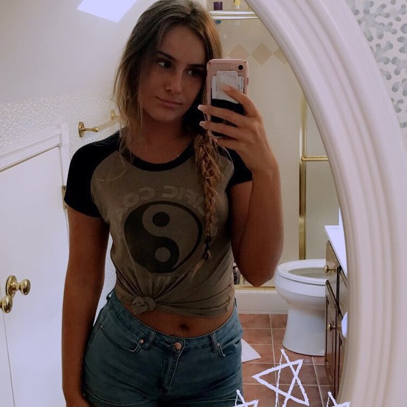 Profile Picture of Mackenzie Clevenger (@mackenzicles) on Poshmark