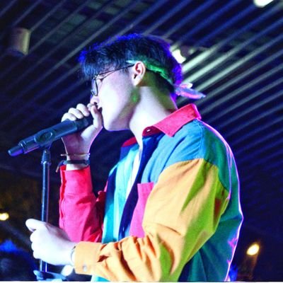 Profile Picture of Aaron Angulo 💜💛 (@acuteanglesss) on Twitter