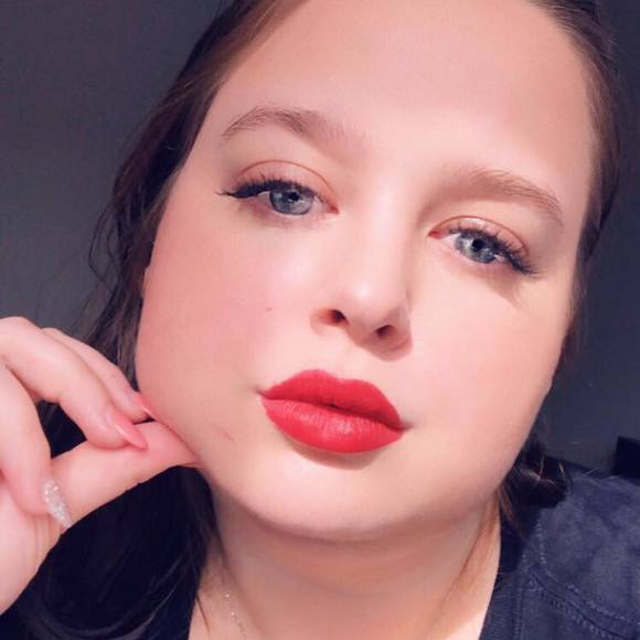Profile Picture of Emma Poloway (@emmapoloway) on Poshmark