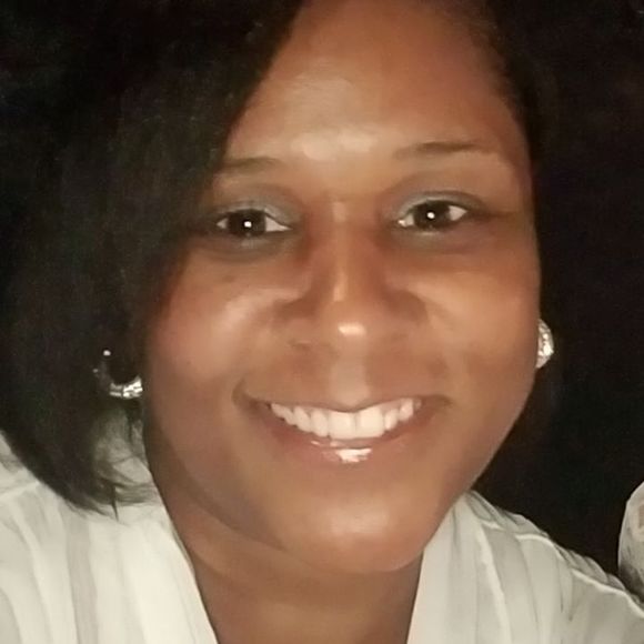 Profile Picture of Staci Operton (@stacioperton72) on Poshmark