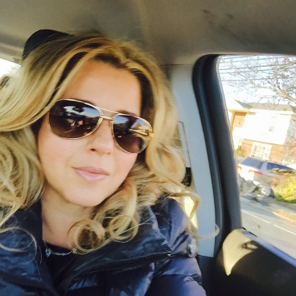 Profile Picture of Cindy Schneider (@cindy8565) on Poshmark