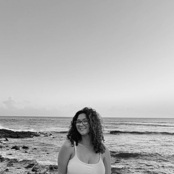 Profile Picture of Rosey Sarnataro (@roseysarnataro) on Poshmark