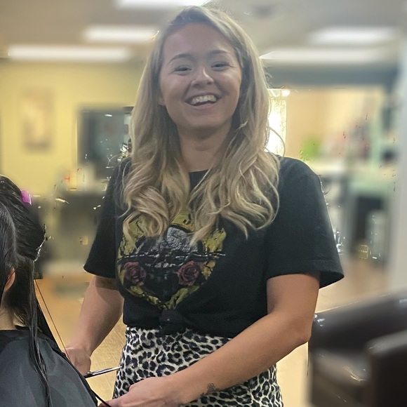 Profile Picture of Amelia Rowland (@ogamelia) on Poshmark