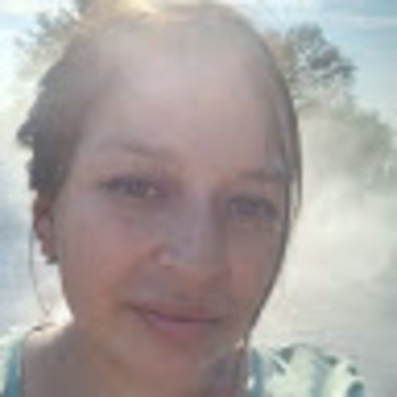 Profile Picture of Marjorie Gonzalez (@marjorieg2101) on Poshmark