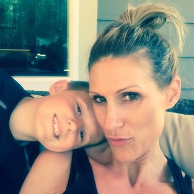 Profile Picture of Kim Thayer (@kimmieann74) on Twitter