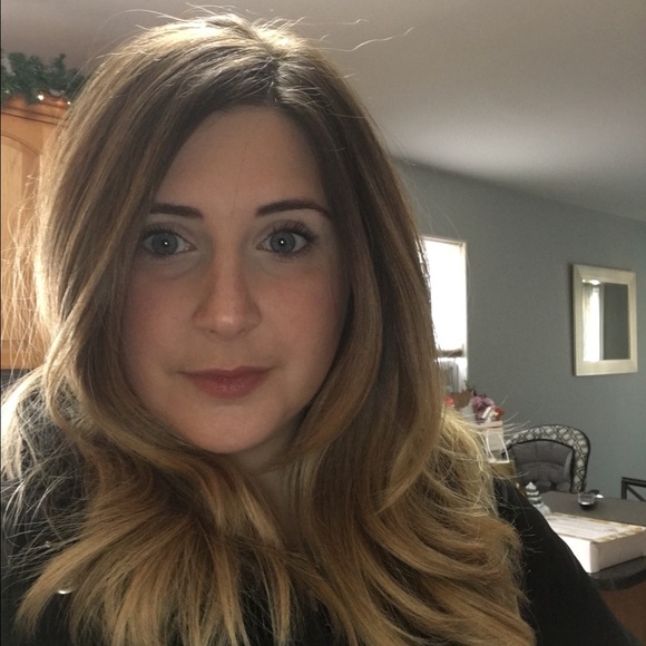 Profile Picture of Whitney Weissman (@whitweiss) on Poshmark