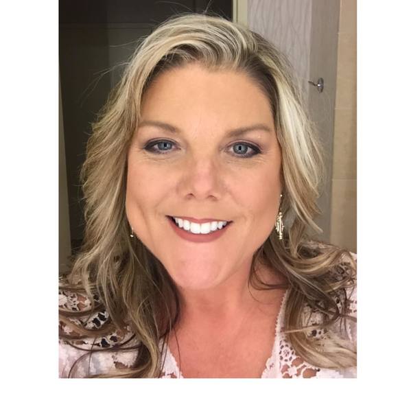 Profile Picture of Taryna Bearden (@tarynabd) on Poshmark