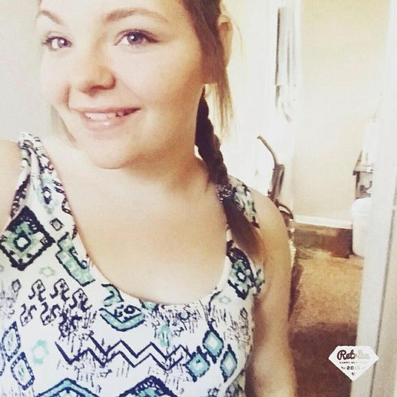 Profile Picture of Taylor Honeycutt (@tayloranisaiah) on Poshmark