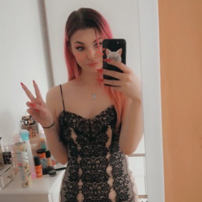 Profile Picture of Chloë (@Chloe_Jeffs) on Twitter