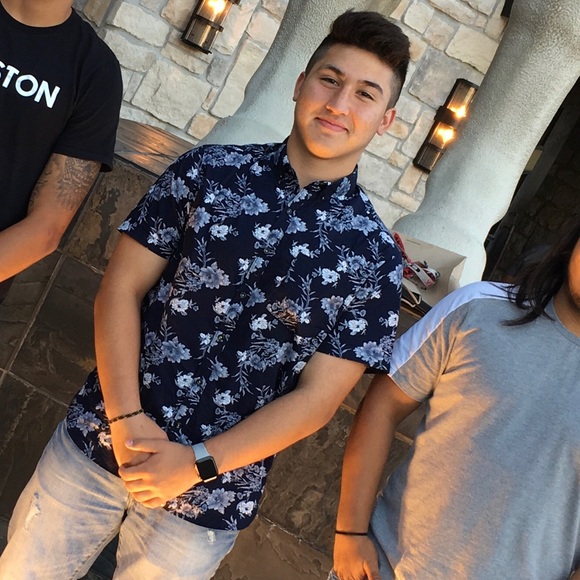 Profile Picture of Bobby Kelley (@bobbykelley) on Poshmark