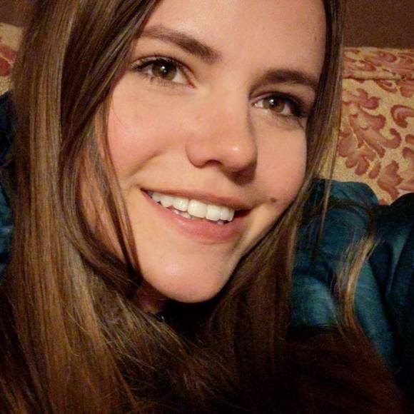 Profile Picture of Chalese Andreason (@chalesenavidad) on Poshmark