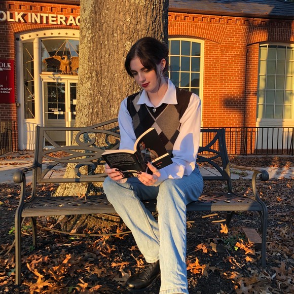 Profile Picture of Nicci Farland (@nicci_farland) on Poshmark