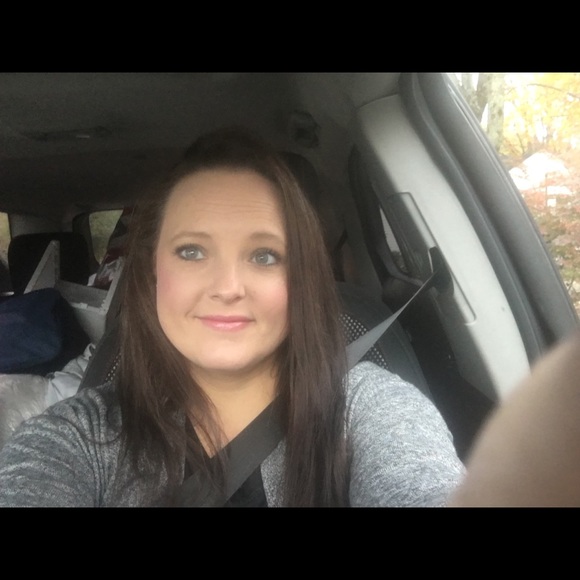 Profile Picture of Kendra Benson (@kendra4231977) on Poshmark