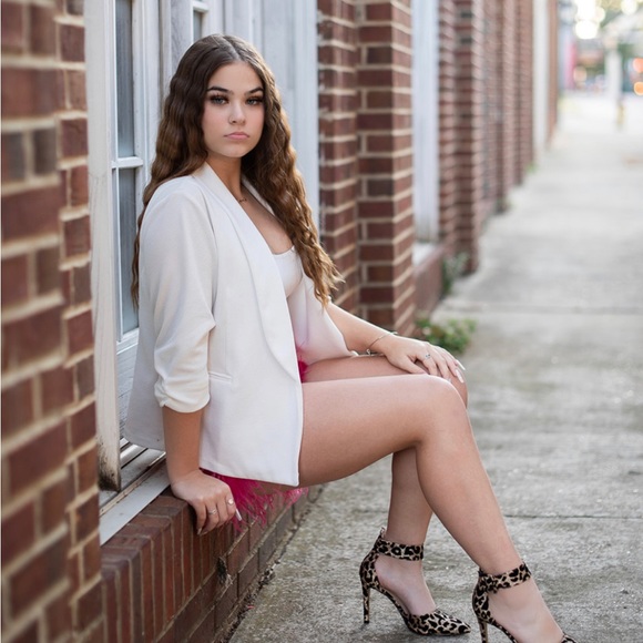 Profile Picture of Raylei Pettit (@rayleiiii) on Poshmark