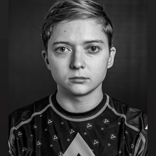 Profile Picture of Mina Burnside (Garota Morcega) (@mina.burnside) on Facebook