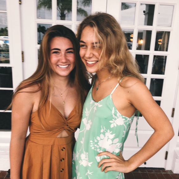 Profile Picture of Libby Carter (@libbylcarter) on Poshmark