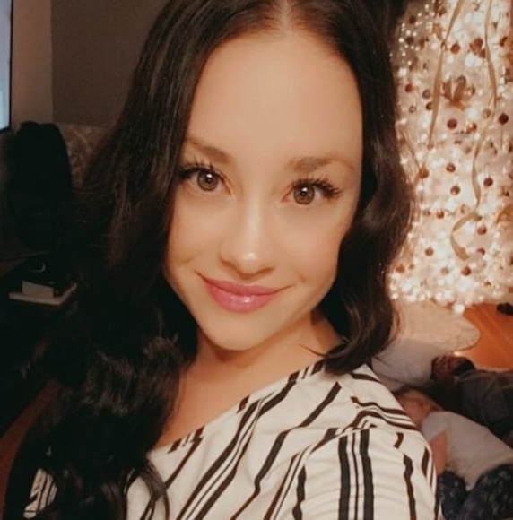 Profile Picture of Asia Bradasch (@biggestwave) on Poshmark
