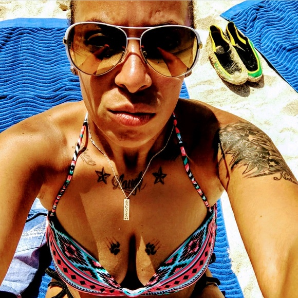Profile Picture of Mareka Thompson (@mareka1982) on Poshmark