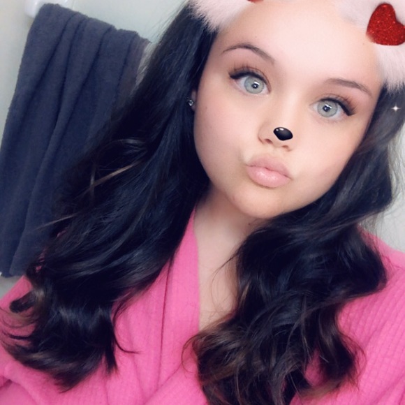 Profile Picture of Alyssa Puckett (@alyssa_puckett) on Poshmark