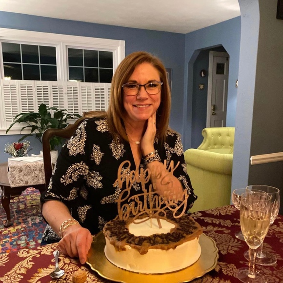 Profile Picture of Anne Scherer (@anne2142) on Poshmark